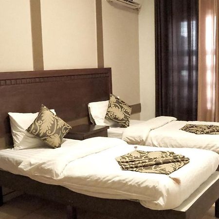 Al Fawanes Hotel Apartments 암만 외부 사진
