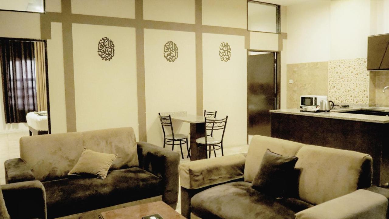 Al Fawanes Hotel Apartments 암만 외부 사진