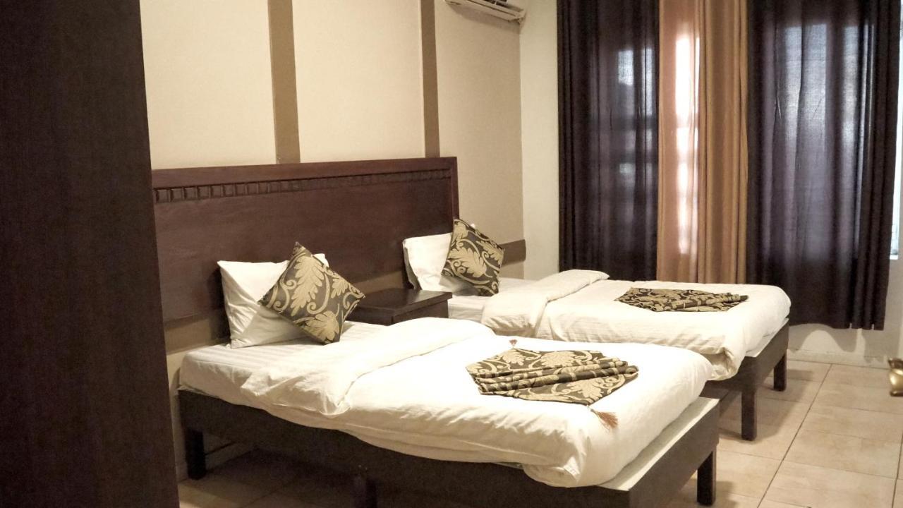 Al Fawanes Hotel Apartments 암만 외부 사진