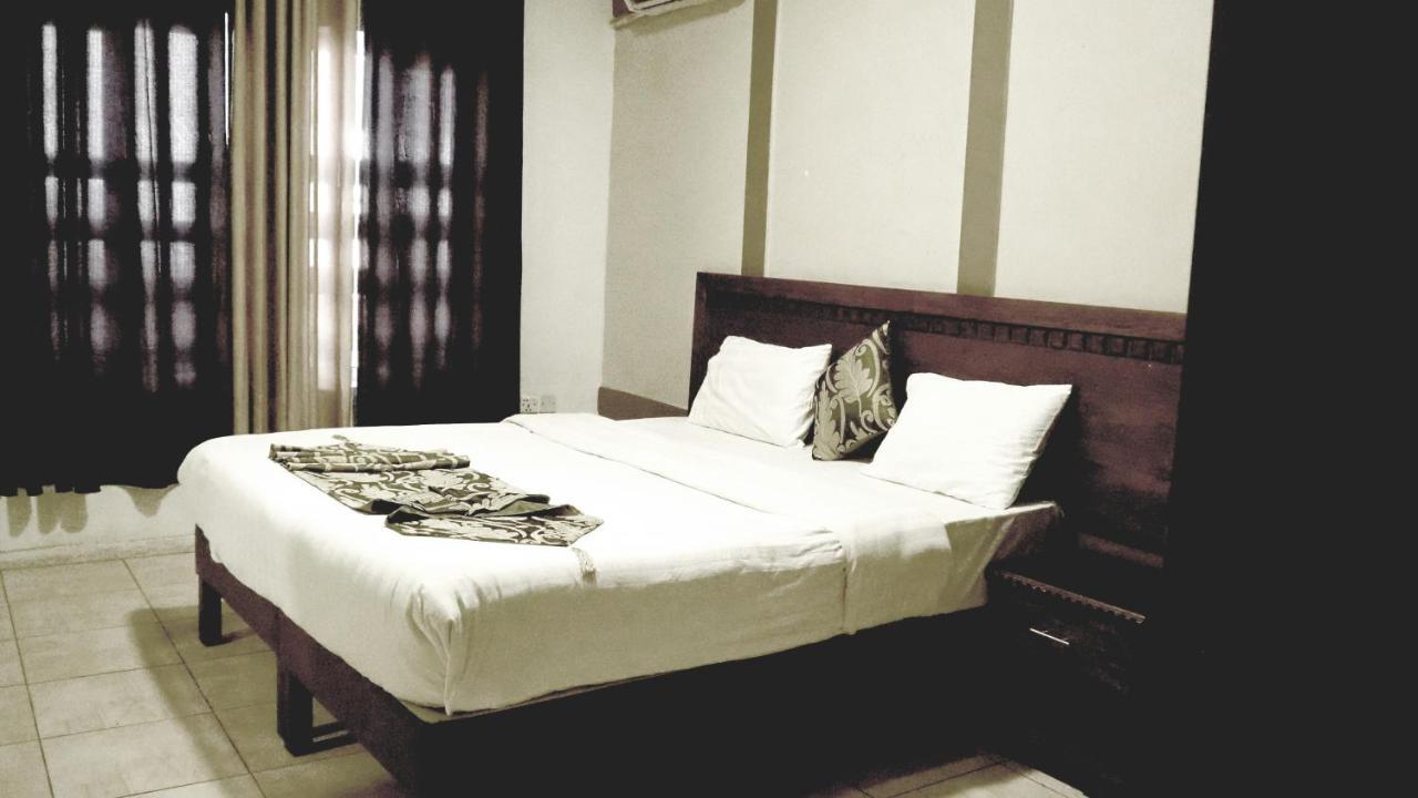 Al Fawanes Hotel Apartments 암만 외부 사진