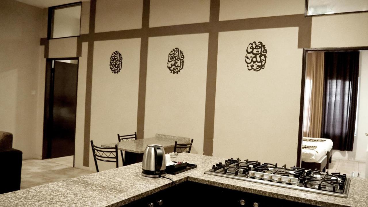 Al Fawanes Hotel Apartments 암만 외부 사진