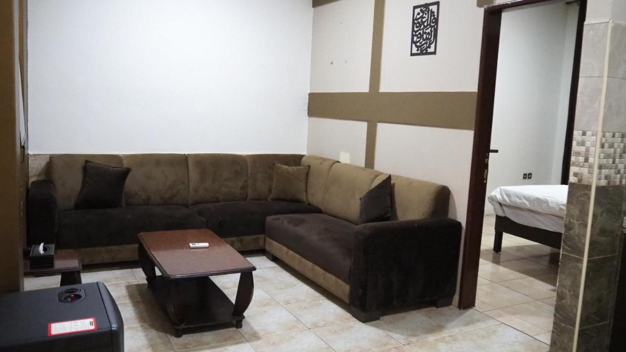 Al Fawanes Hotel Apartments 암만 외부 사진