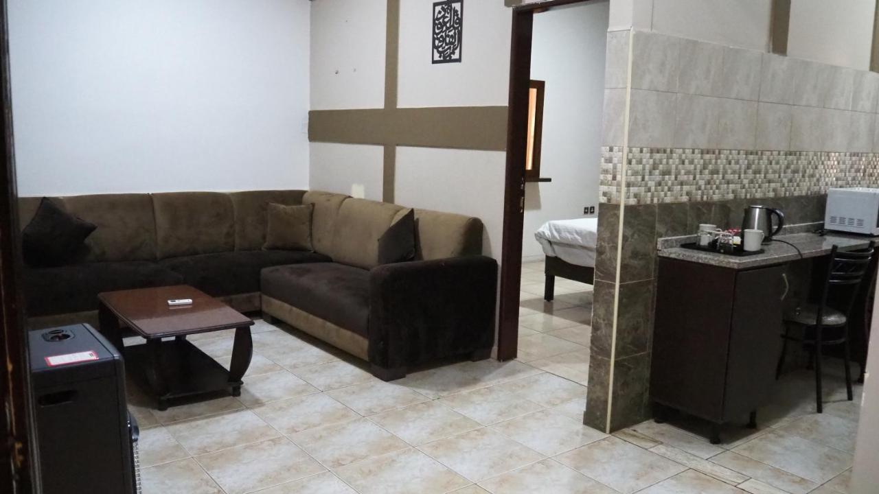 Al Fawanes Hotel Apartments 암만 외부 사진