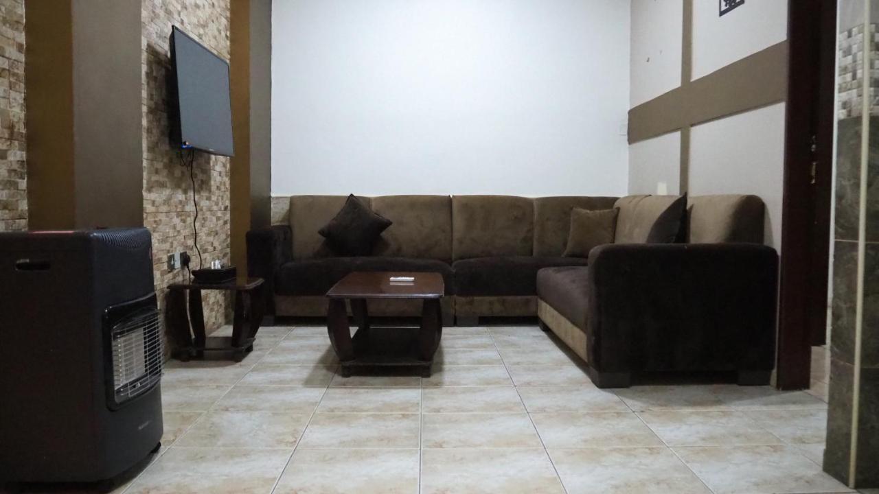 Al Fawanes Hotel Apartments 암만 외부 사진
