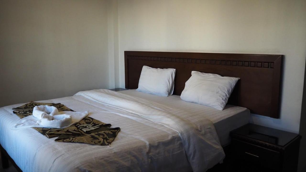 Al Fawanes Hotel Apartments 암만 외부 사진