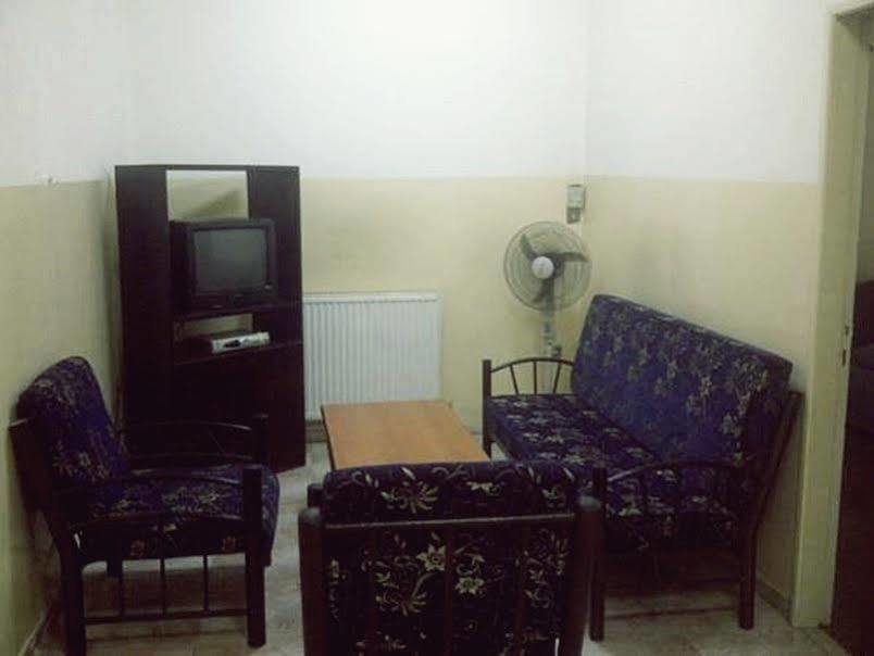 Al Fawanes Hotel Apartments 암만 외부 사진