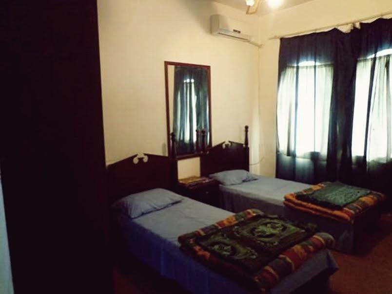 Al Fawanes Hotel Apartments 암만 외부 사진
